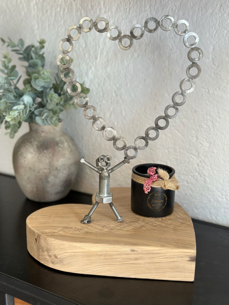 Holzherz mit Metalfigur und Duftkerze