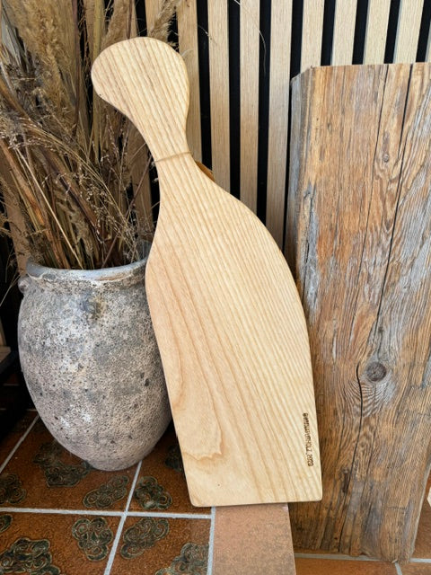 Servierbrett aus Esche mit Epoxidharz