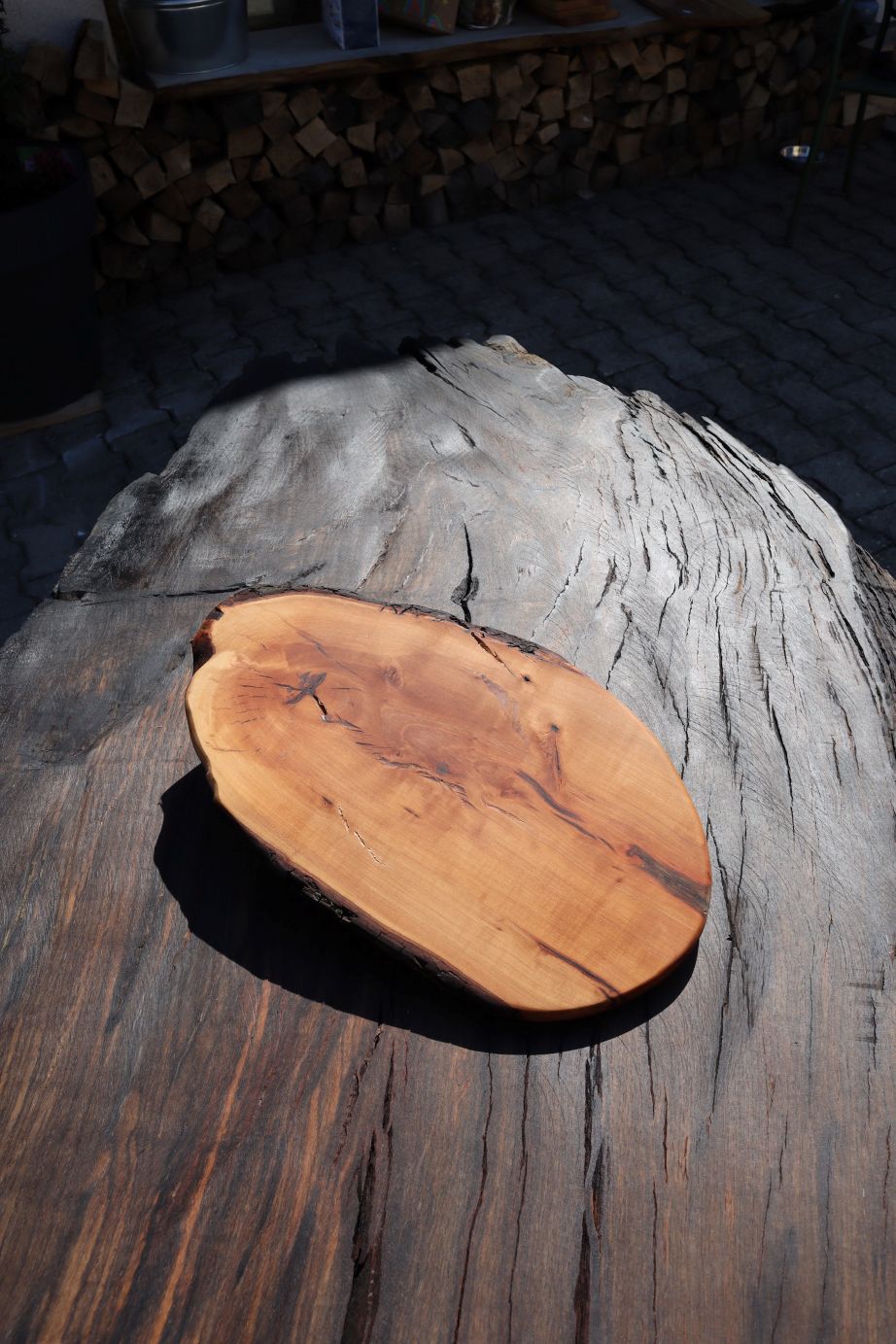 Servierbrett aus Birne mit Epoxidharz